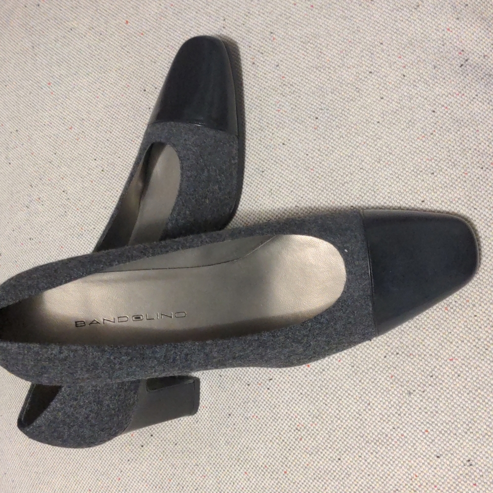 Bandolino gray/ black heels